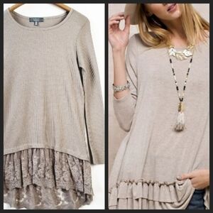 𝅺NEW! GRAY SAKS FIFTH AVENUE Boho Long Sleeve Thermal Tunic Top Lace Hem XS.